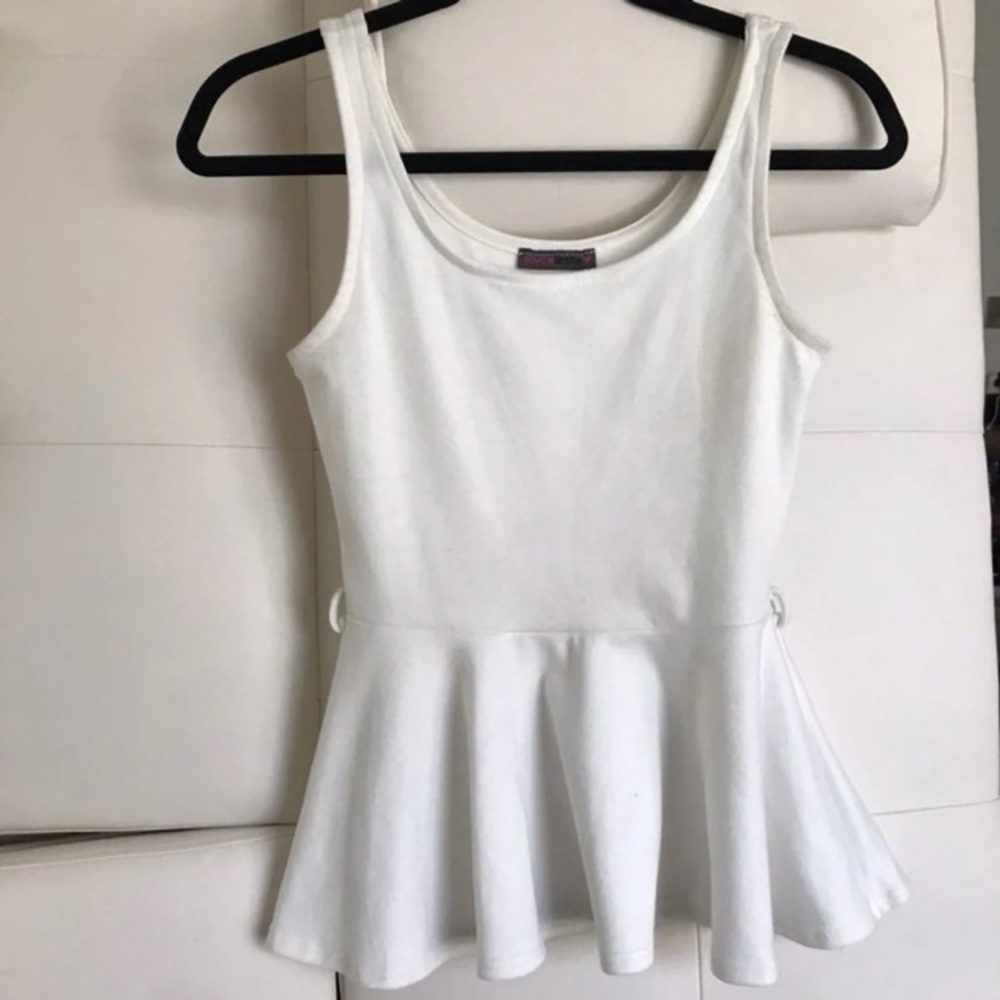 White top - Picture 3 of 4